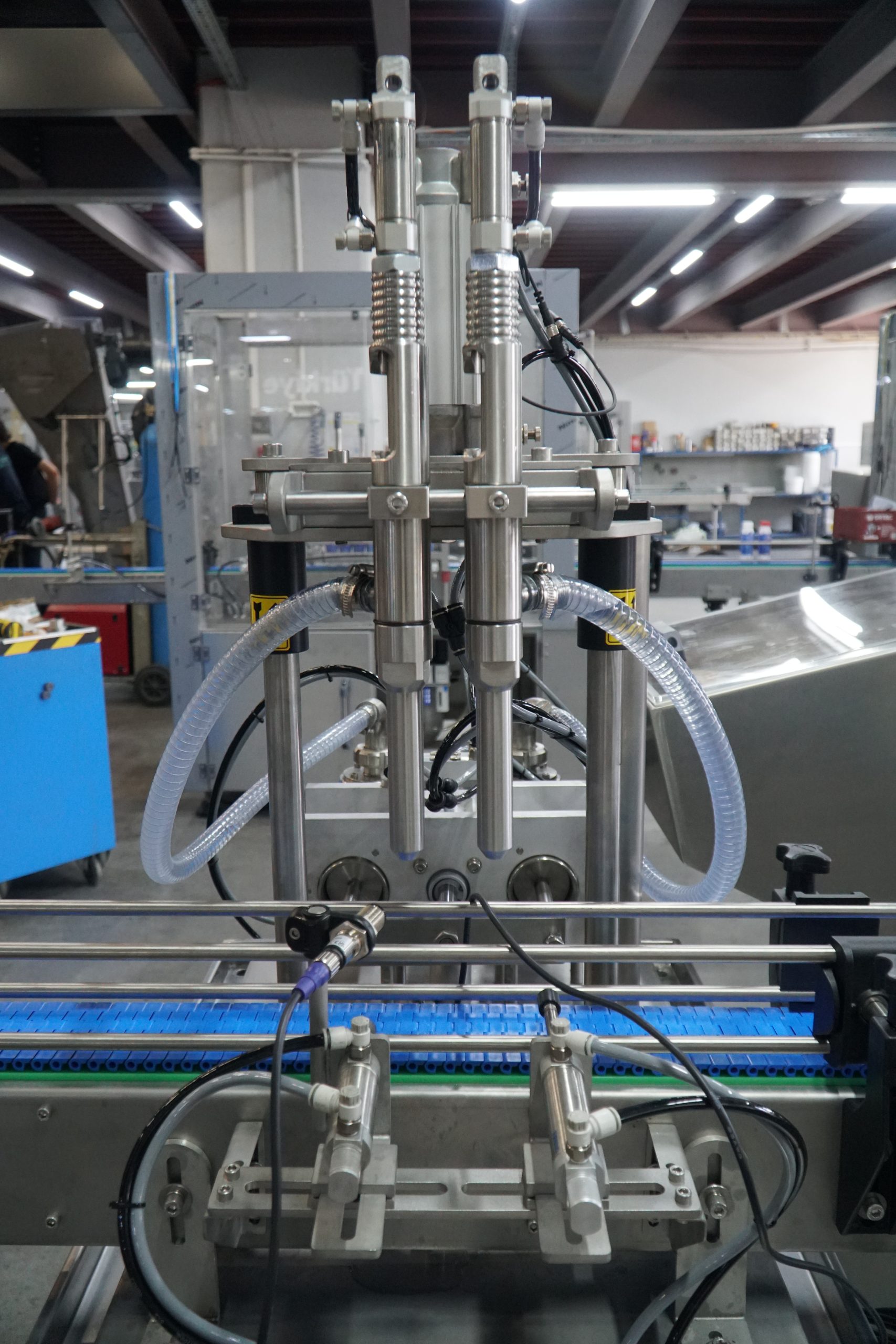 yogurt-filling-machine-in-bottle