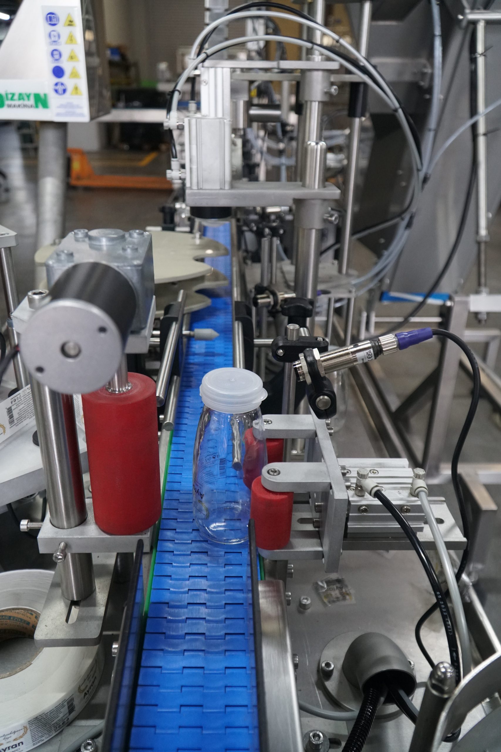 yogurt-filling-machine-in-bottle