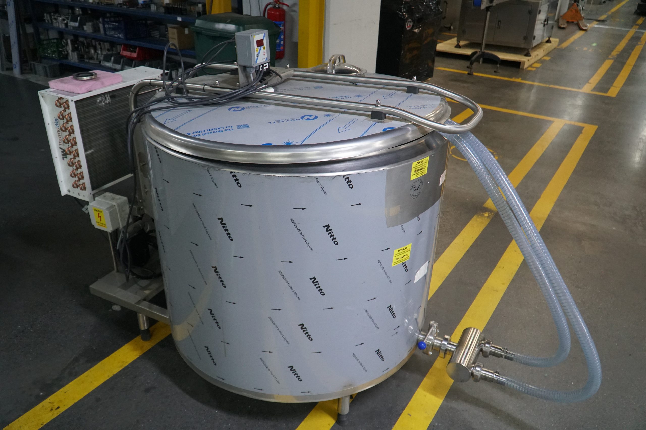 yogurt-filling-machine-in-bottle